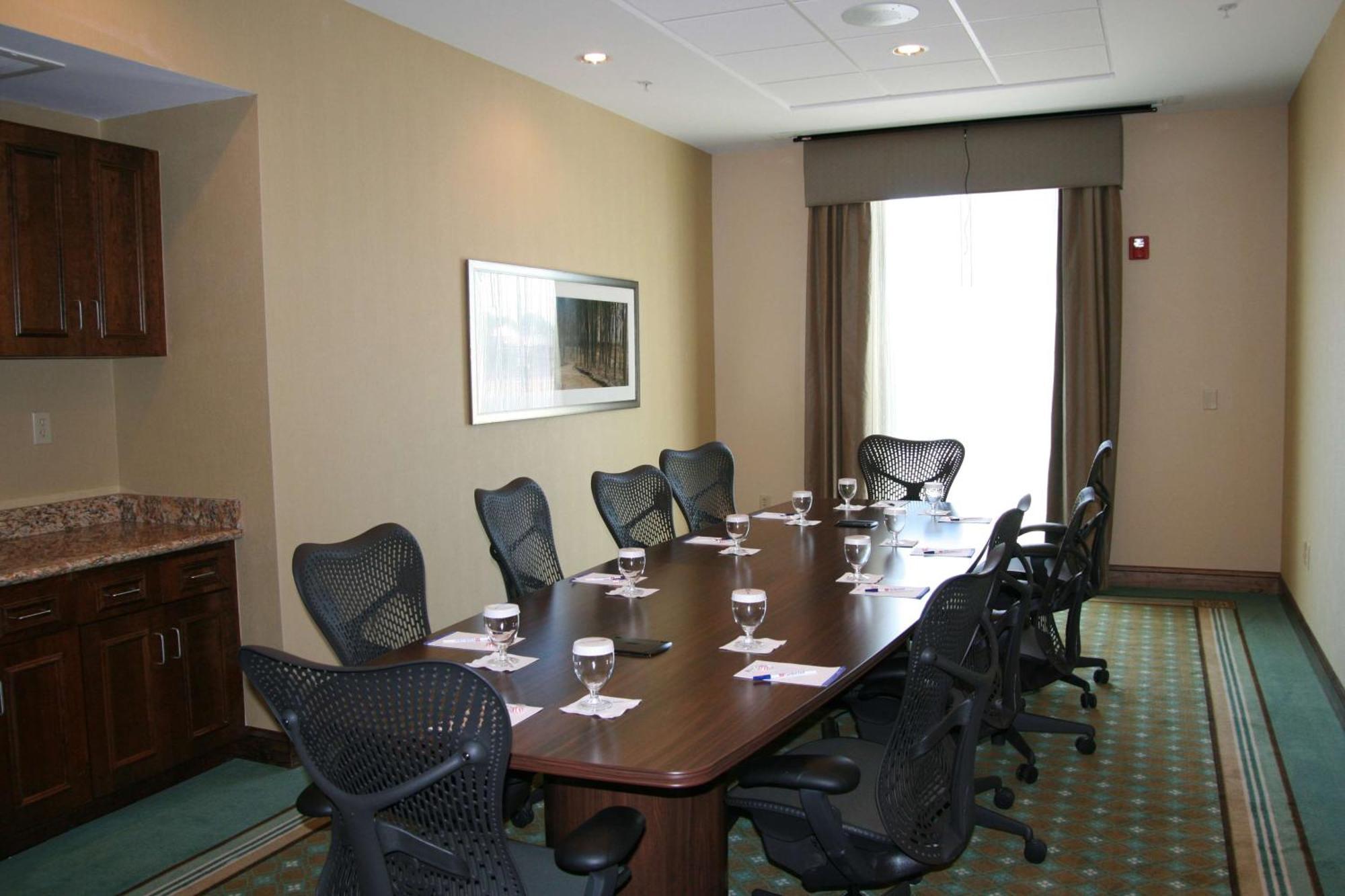 Hilton Garden Hotel 3*